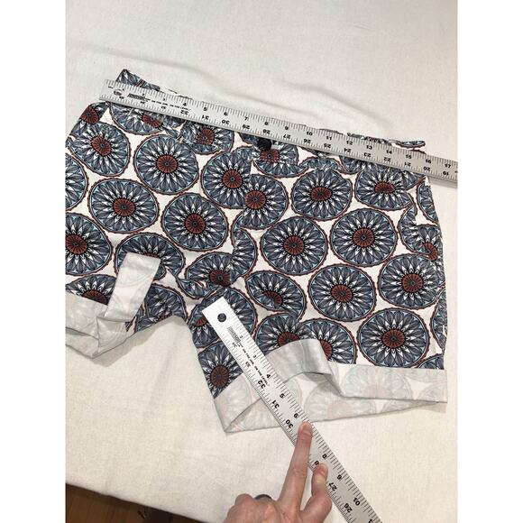 Banana Republic‎ Medallion Floral Printed Cuffed Chino Shorts Size 4 - Picture 5 of 9